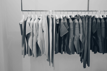 Clothes, quần áo, hanger, móc treo, shopping, mua sắm, boutique, cửa hàng - StockSnap