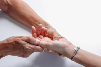 Massage tay, hand massage, palm therapy, liệu pháp lòng bàn tay, reflexology, bấm huyệt, relaxation, thư giãn, wellness, sức khỏe - Maryseh