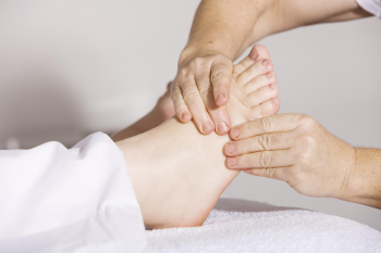 Massage chân, foot massage, palm therapy, liệu pháp lòng bàn chân, reflexology, bấm huyệt, relaxation, thư giãn, wellness, sức khỏe - andreas160578