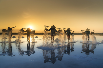 Làm muối, làng muối, người dân, salt making, salt village, people- Quangpraha 3