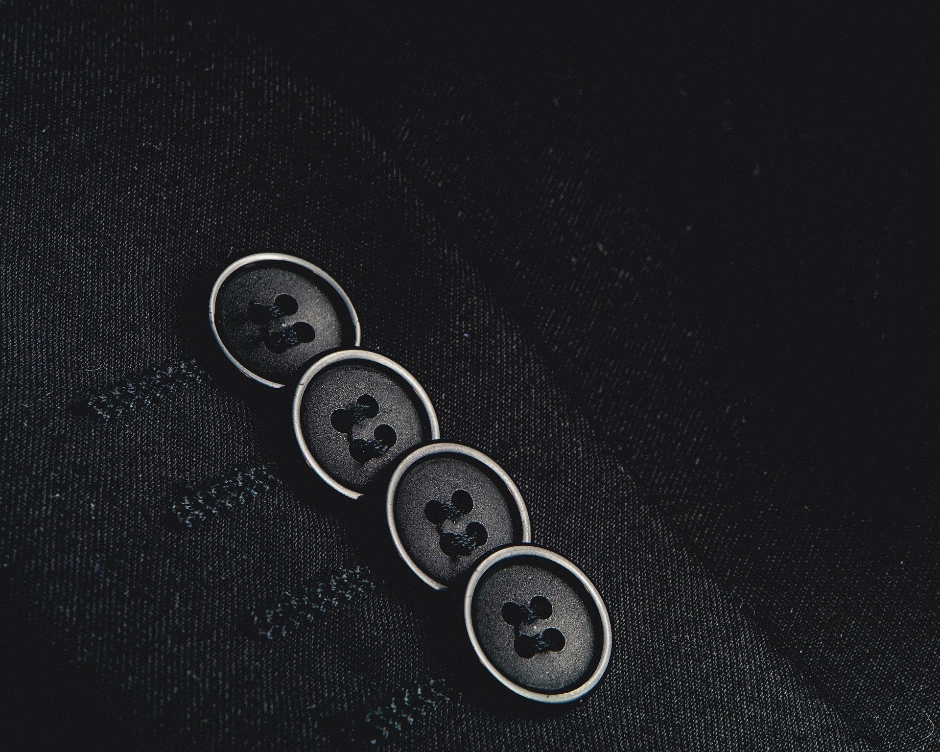Button, nút áo, đen  black, suit, lịch lãm, sang trọng, menswear - StockSnap