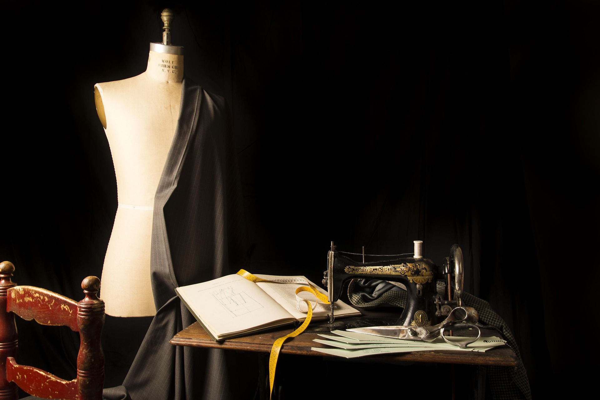 Tailor, thợ may, vintage, cổ điển, sewing, may vá, mannequin, ma nơ canh, fashion, thời trang- nebulosagrafica