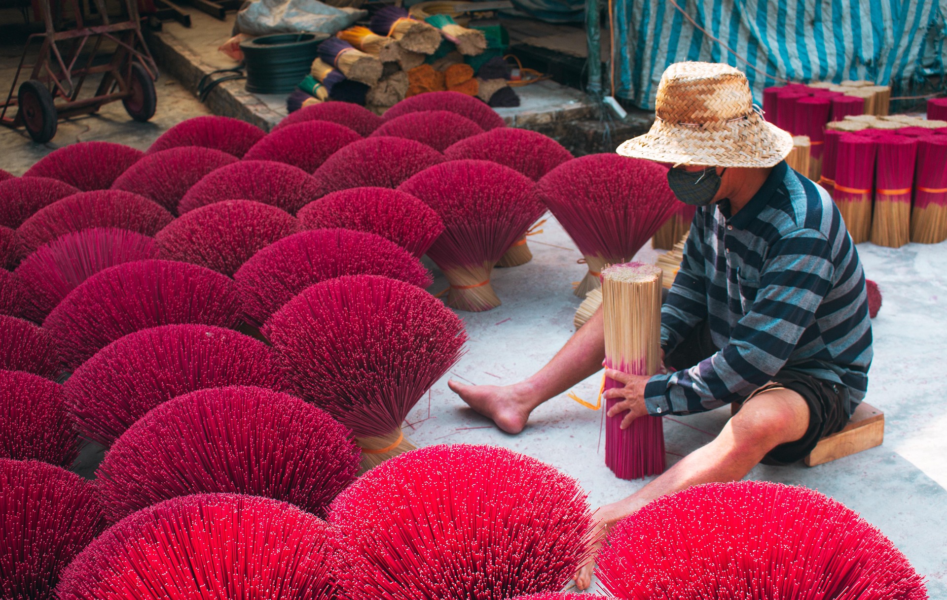 Làm nhang, làng nghề, người dân, nhang, making incense, craft village, people, incense-lehuudat 1