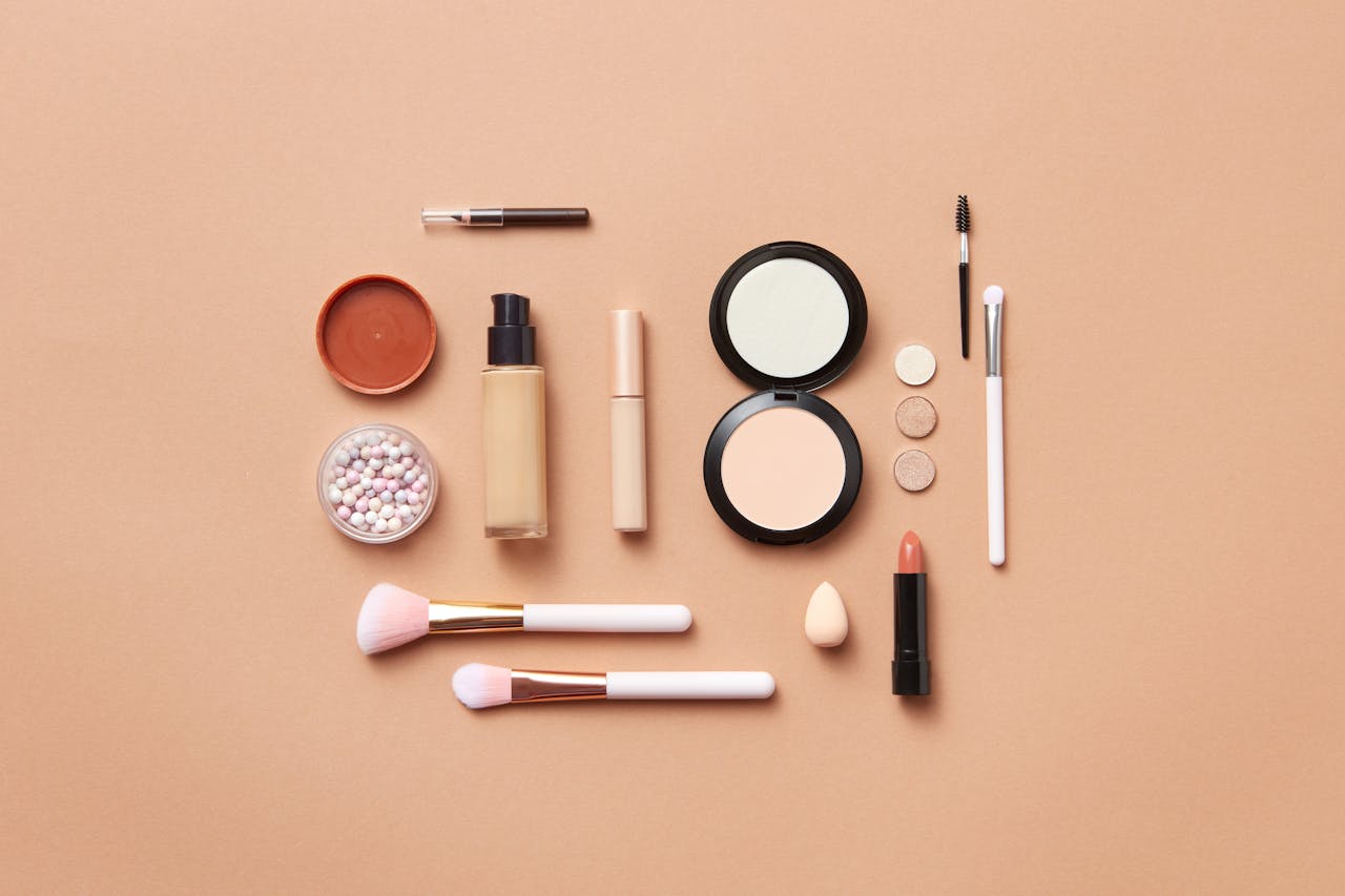 Cọ trang điểm, makeup brushes, face powder, phấn phủ, liquid foundation, kem nền, lipstick, son môi, cosmetic set ,bộ mỹ phẩm - DS stories 1
