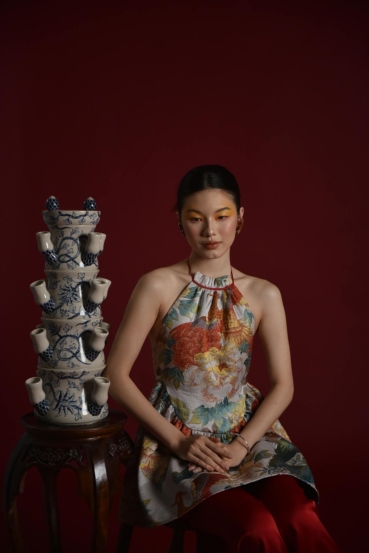 Cô gái, con gái, model, girl, người mẫu, Việt Nam, truyền thống, traditional, đỏ, fashion trang phục, ceramic, gốm sứ, floral, họa tiết - Felix Young 8