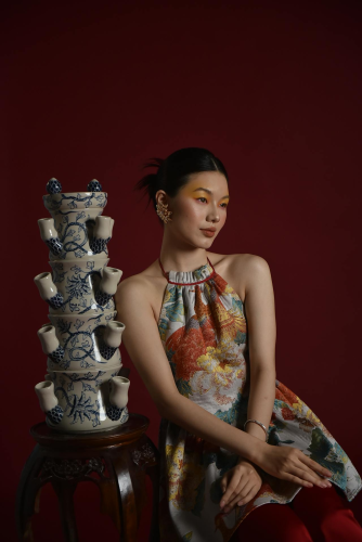 Cô gái, con gái, model, girl, người mẫu, Việt Nam, truyền thống, traditional, đỏ, fashion trang phục, ceramic, gốm sứ, floral, họa tiết - Felix Young