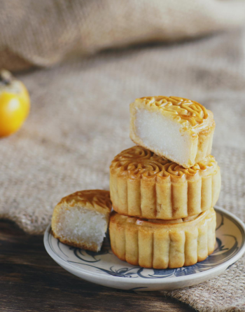Tết trung thu, mooncake festival, mooncake, bánh trung thu, traditional cake, bánh truyền thống, festive food, món ăn lễ hội, trà, tea cup - Hạnh Nguyễn 1