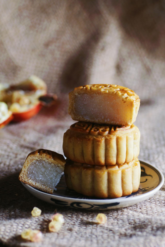 Tết trung thu, mooncake festival, mooncake, bánh trung thu, traditional cake, bánh truyền thống, festive food, món ăn lễ hội, trà, tea cup - Hạnh Nguyễn