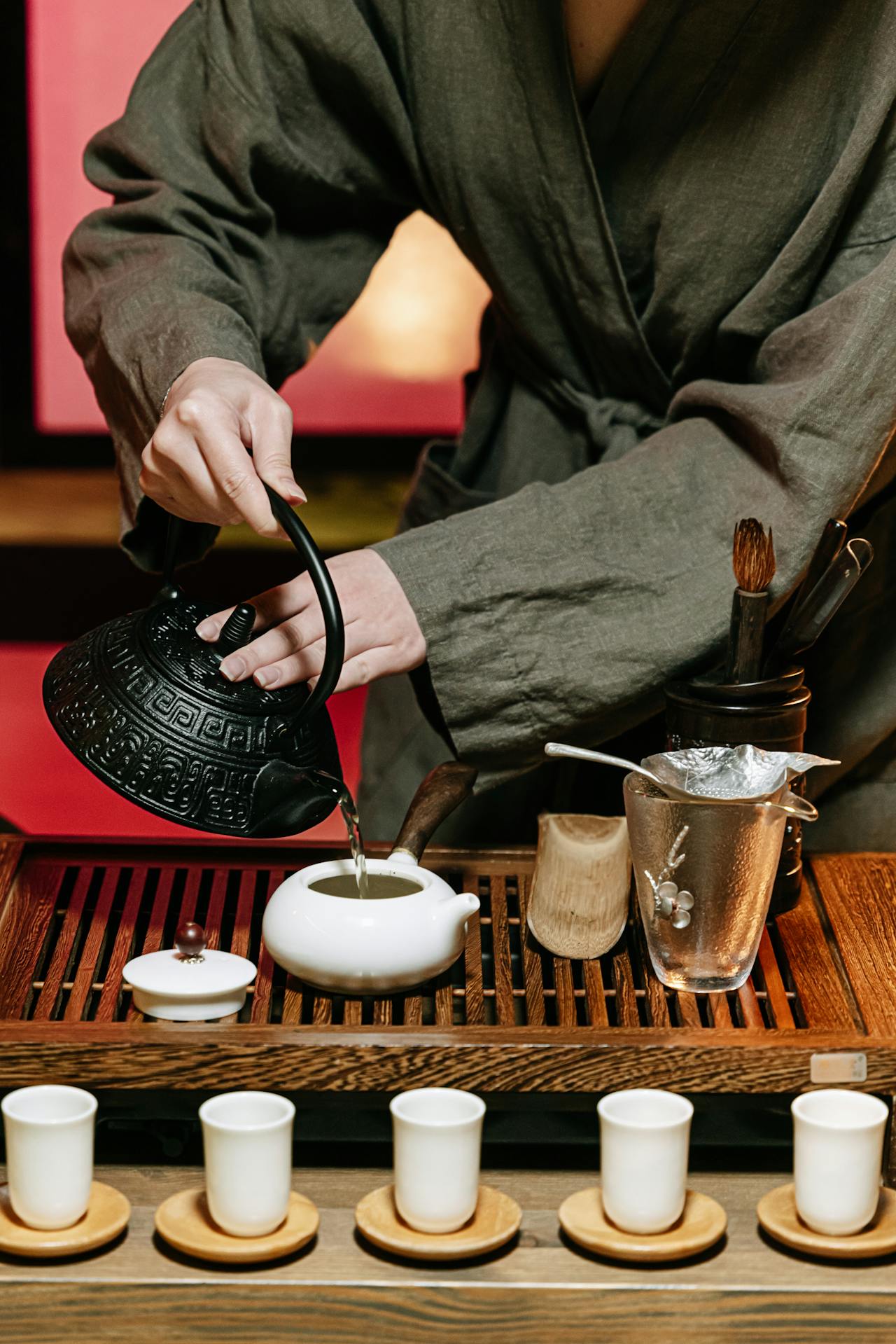 Ấm trà, tea pot, tea cups, tách trà, tea ceremony, trà đạo, wooden table, bàn gỗ, loose tea, trà khô - Ivan Samkov 2