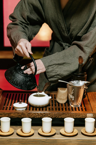 Ấm trà, tea pot, tea cups, tách trà, tea ceremony, trà đạo, wooden table, bàn gỗ, loose tea, trà khô - Ivan Samkov 2