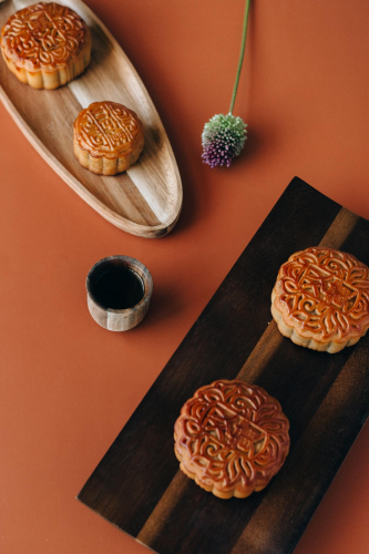 Tết trung thu, mooncake festival, mooncake, bánh trung thu, traditional cake, bánh truyền thống, festive food, món ăn lễ hội, trà, tea cup, khay gỗ - Nataliya Vaitkevich 10