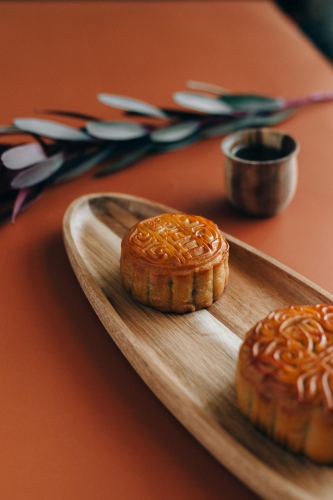 Tết trung thu, mooncake festival, mooncake, bánh trung thu, traditional cake, bánh truyền thống, festive food, món ăn lễ hội, trà, tea cup, khay gỗ - Nataliya Vaitkevich 11