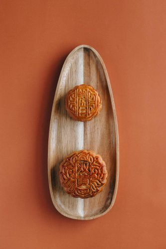 Tết trung thu, mooncake festival, mooncake, bánh trung thu, traditional cake, bánh truyền thống, festive food, món ăn lễ hội, trà, tea cup, khay gỗ - Nataliya Vaitkevich 1