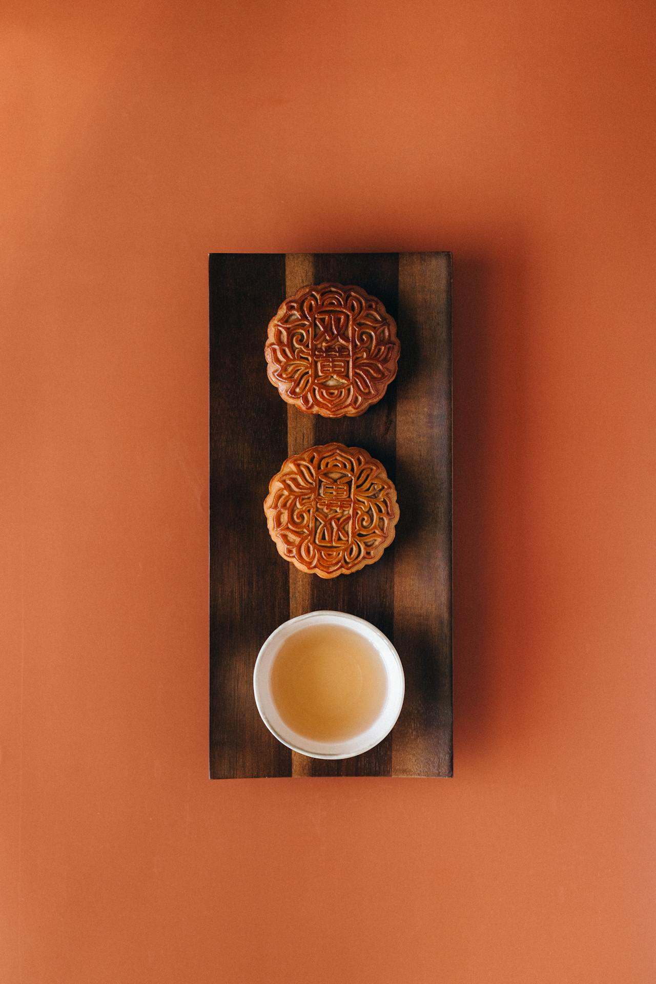 Tết trung thu, mooncake festival, mooncake, bánh trung thu, traditional cake, bánh truyền thống, festive food, món ăn lễ hội, trà, tea cup, khay gỗ - Nataliya Vaitkevich 2