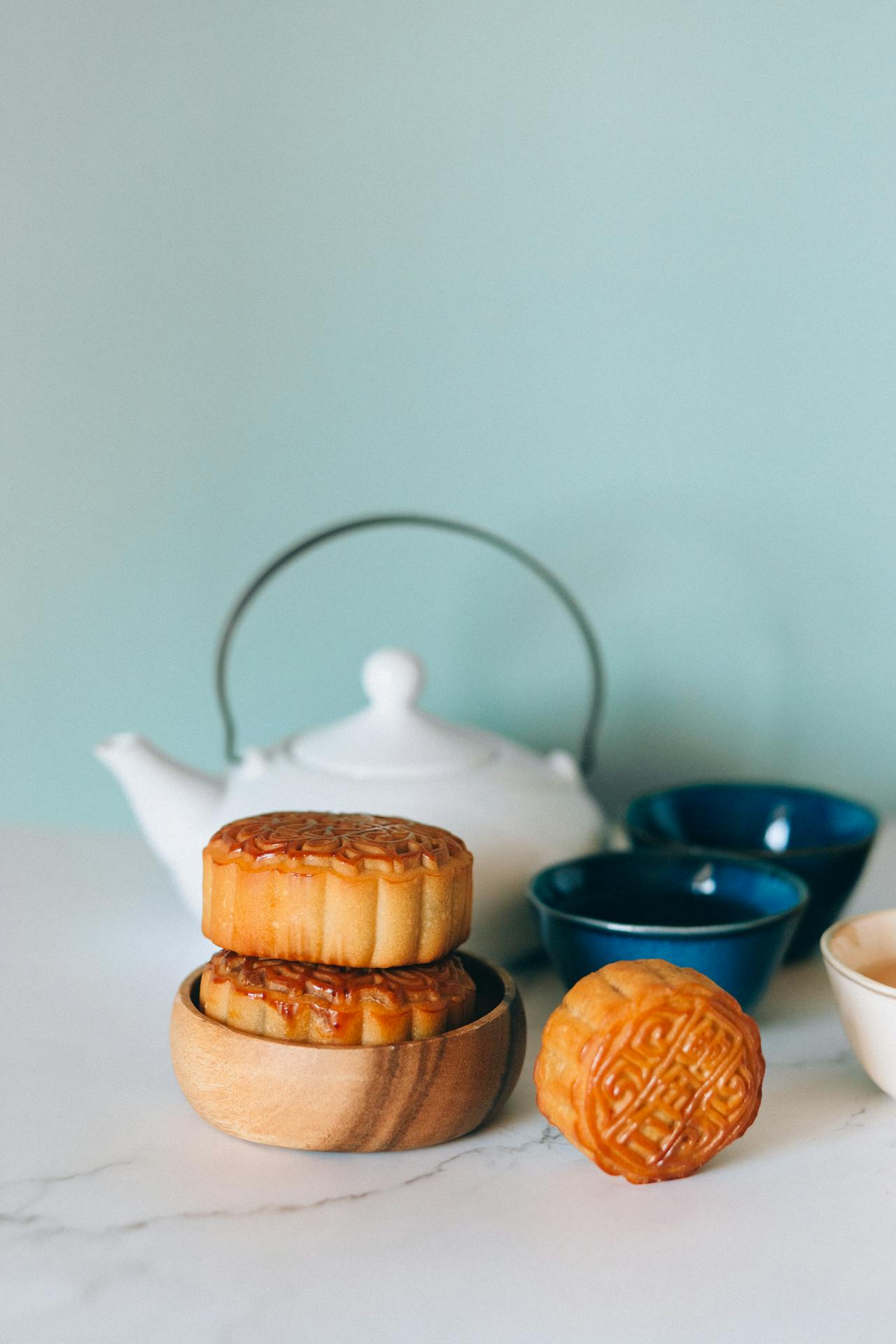 Tết trung thu, mooncake festival, mooncake, bánh trung thu, traditional cake, bánh truyền thống, festive food, món ăn lễ hội, trà, tea cup, khay gỗ - Nataliya Vaitkevich 14
