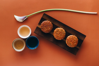 Tết trung thu, mooncake festival, mooncake, bánh trung thu, traditional cake, bánh truyền thống, festive food, món ăn lễ hội, trà, tea cup, khay gỗ - Nataliya Vaitkevich 8