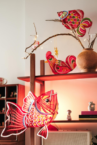 Lồng đèn, trung thu, kệ gỗ, trang trí, lễ hội truyền thống, lantern, mid-Autumn festival, wooden shelf, decoration, traditional festival - Ngân Dương