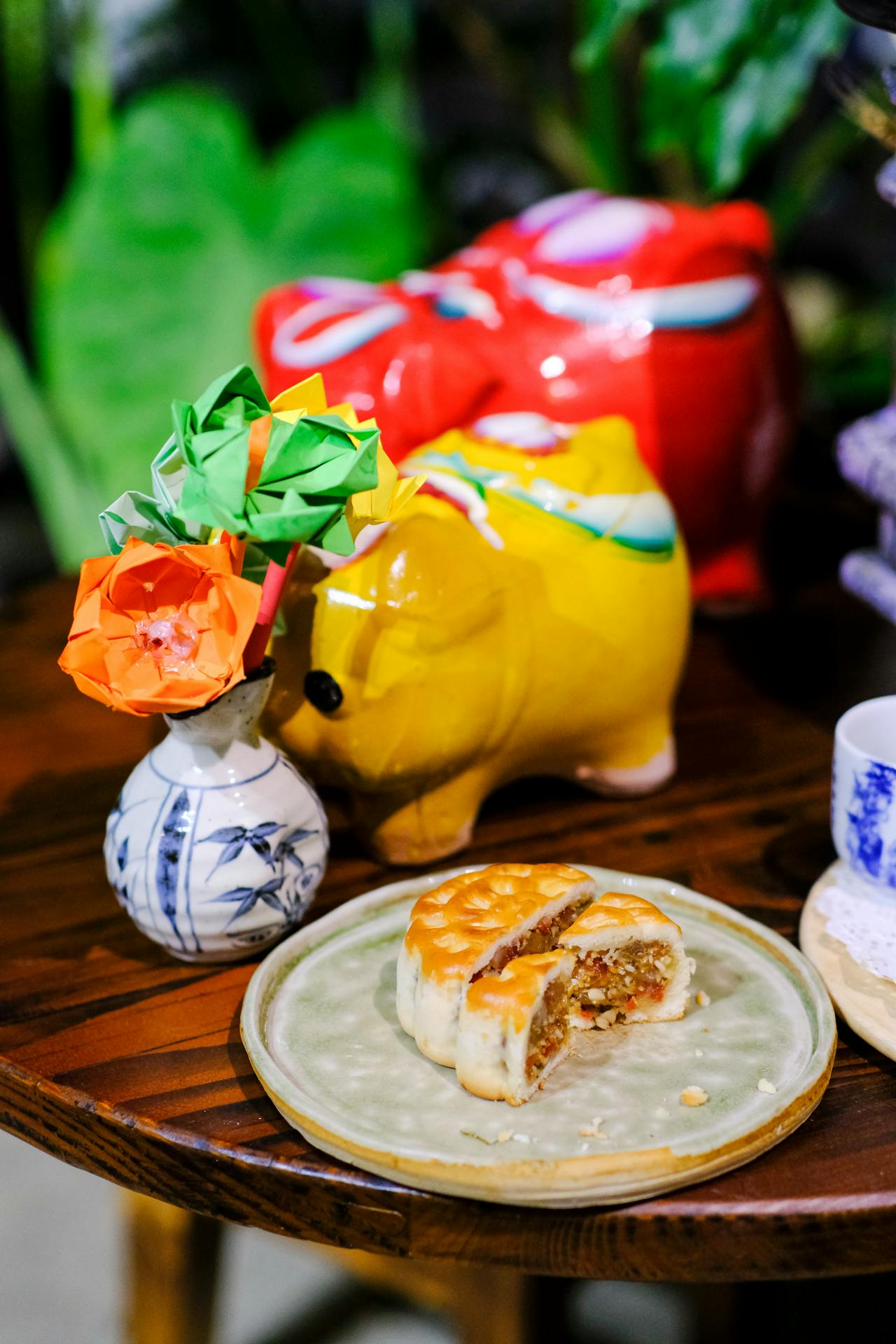 Tết trung thu, mooncake festival, mooncake, bánh trung thu, traditional cake, origami flower, hoa origami, piggy bank, heo đất, bánh truyền thống, festive food, món ăn lễ hội - Kỳ Lân Nguyễn 1
