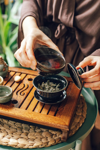 Ấm trà, tea pot, tea cups, tách trà, tea ceremony, trà đạo, wooden table, bàn gỗ, loose tea, trà khô - Roman Odintsov 3