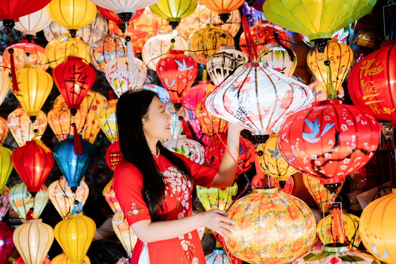 Trung thu, mid autumn, tern festival, lễ hội đèn lồng, thiếu nữ, girl, cô gái Việt, lồng đèn, áo dài, Việt Nam - Trần Long