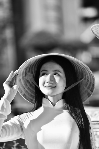Cô gái, con gái, thiếu nữ, girl, Việt Nam, áo dài, nón lá, truyền thống, trắng đen, traditional - Trưởng Bản Review