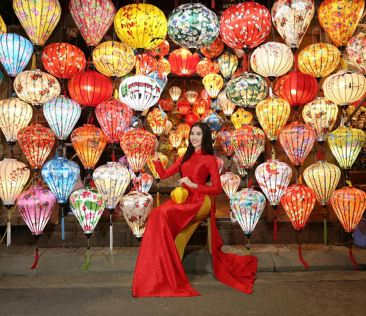 Trung thu, mid autumn, tern festival, lễ hội đèn lồng, thiếu nữ, girl, cô gái Việt, lồng đèn, áo dài, Việt Nam -  Võ Văn Tiến