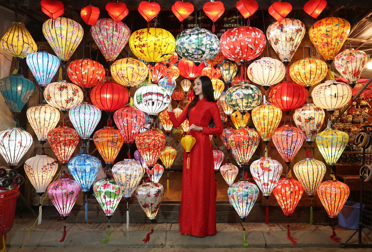 Trung thu, mid autumn, tern festival, lễ hội đèn lồng, thiếu nữ, girl, cô gái Việt, lồng đèn, áo dài, Việt Nam -  Võ Văn Tiến 1