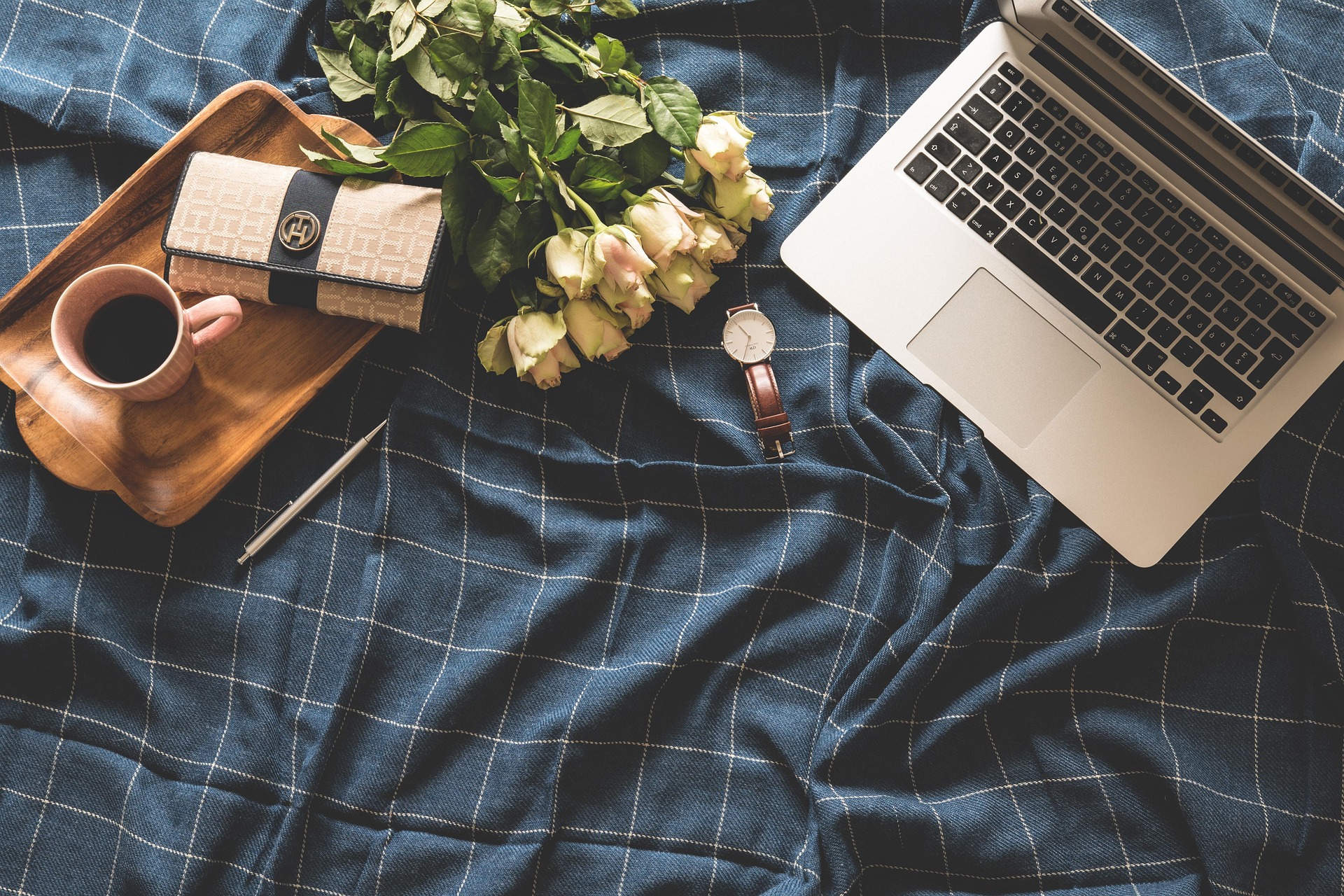 Máy tính, laptop, coffee, cà phê - LUM3N