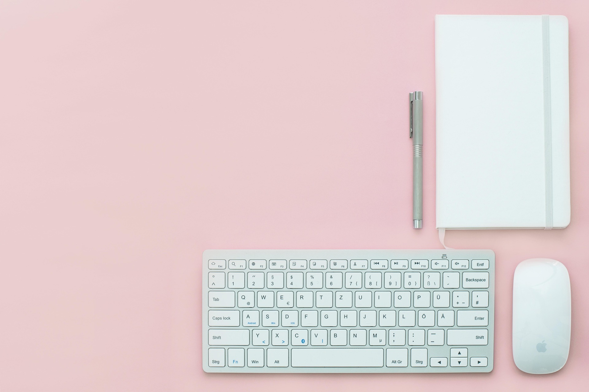 Bàn phím, chuột, tai nghe, ghi chú, vở, nhật kí, bút, keyboard, mouse, headphones, notes, notebooks, diaries, pens- LUM3N 2