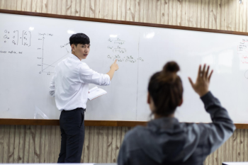 Giáo viên, thầy giáo, nhà giáo Việt Nam, học trò, dạy học, lớp học, teacher, male teacher, Vietnamese educator, student, teaching, class - Ammy 1