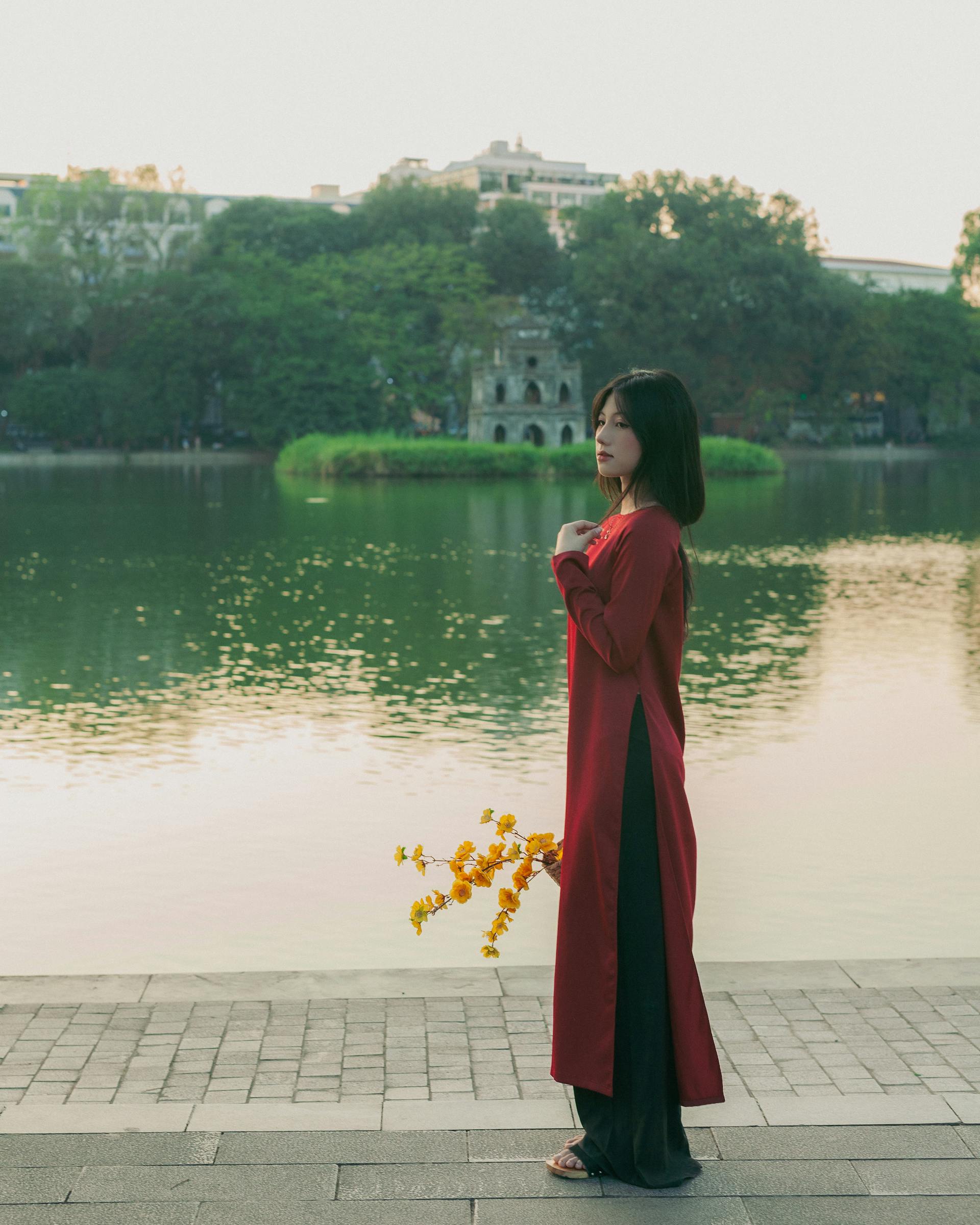 Cô gái, con gái, thiếu nữ, girl, Việt Nam, áo dài, truyền thống, traditional, Hồ Gươm, Hà Nội - Dang Hong 3