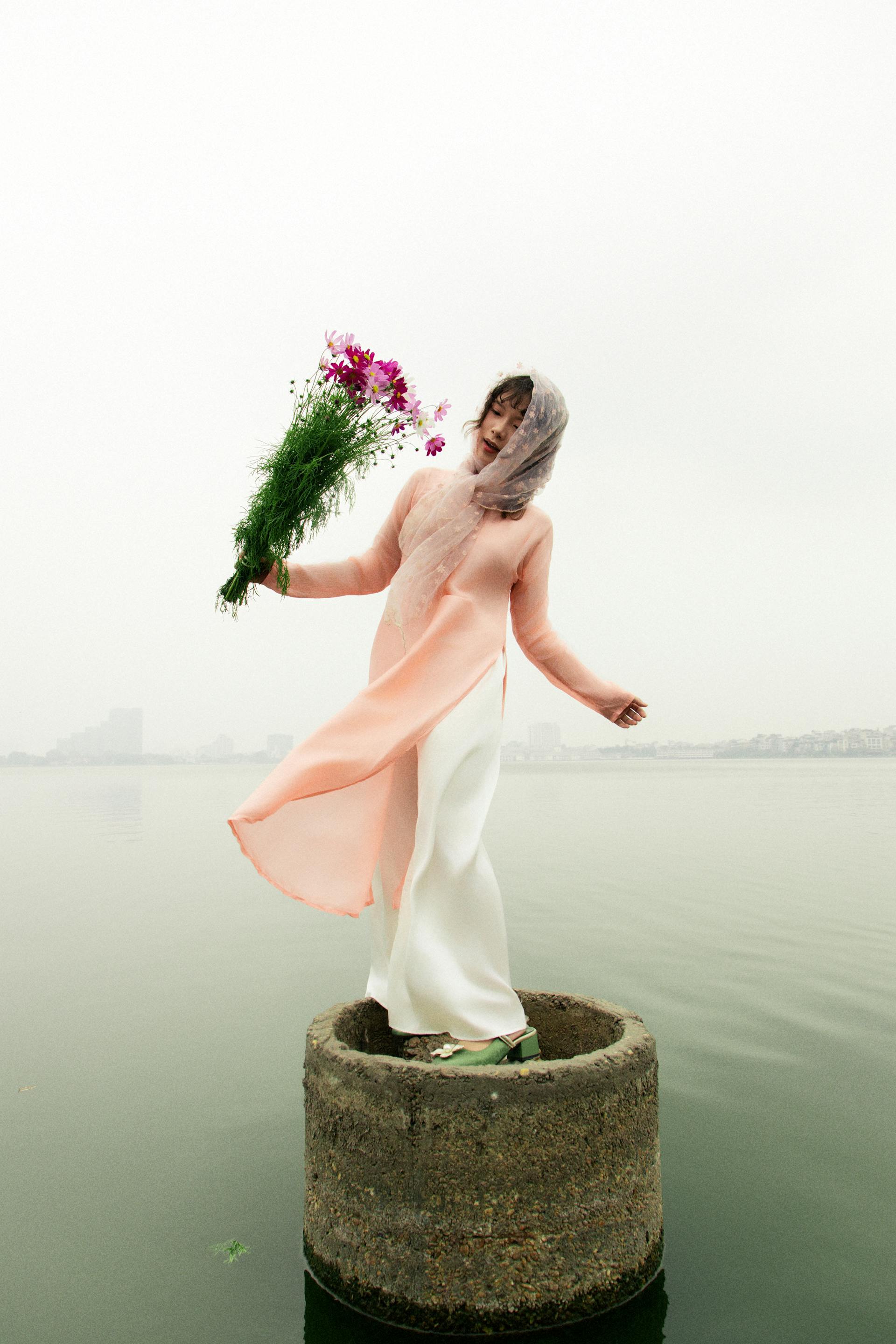 Cô gái, con gái, thiếu nữ, girl, Việt Nam, áo dài, truyền thống, traditional, Hồ Gươm, Hà Nội - Dang Hong 83