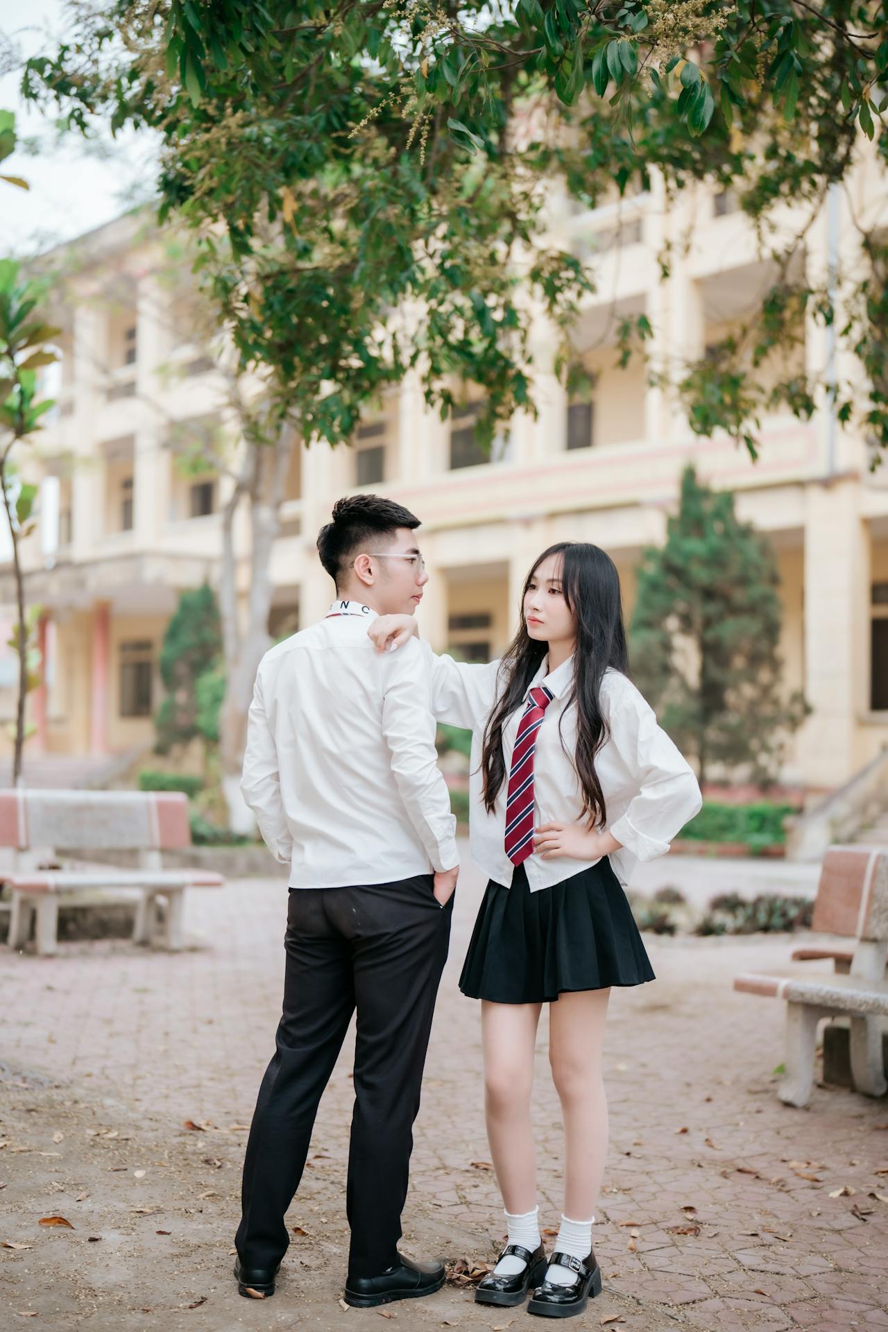 Học sinh, kỷ yếu, tập thể, bạn bè, kỷ niệm, vui vẻ, students, yearbook, group, friends, memories, fun - Green odette