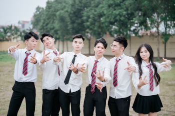 Học sinh, kỷ yếu, tập thể, bạn bè, kỷ niệm, vui vẻ, students, yearbook, group, friends, memories, fun - Green odette 25