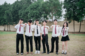 Học sinh, kỷ yếu, tập thể, bạn bè, kỷ niệm, vui vẻ, students, yearbook, group, friends, memories, fun - Green odette 28