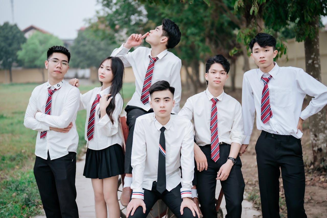 Học sinh, kỷ yếu, tập thể, bạn bè, kỷ niệm, vui vẻ, students, yearbook, group, friends, memories, fun - Green odette 26