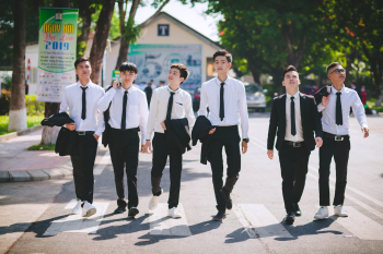Học sinh, kỷ yếu, tập thể, bạn bè, kỷ niệm, vui vẻ, students, yearbook, group, friends, memories, fun - Green odette 29