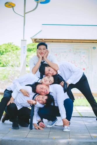 Học sinh, kỷ yếu, bạn nam, bạn bè, kỷ niệm, students, yearbook, male friends, friends, memories - Siêu Mẫu Hoàng Hôn 1
