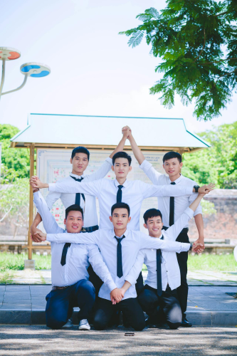 Học sinh, kỷ yếu, bạn nam, bạn bè, kỷ niệm, students, yearbook, male friends, friends, memories - Siêu Mẫu Hoàng Hôn