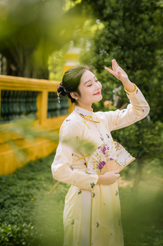 Cô gái, thiếu nữ, Việt Nam, trang phục truyền thống, girl, young woman, Vietnam, traditional costume - Thanh Nhan 1