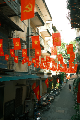 Lá cờ Việt nam, flag, Hà Nội, khung cảnh Việt, góc hẻm Hà Nội, Hanoi streets, alley corner, Việt Nam - Thuan Pham 4