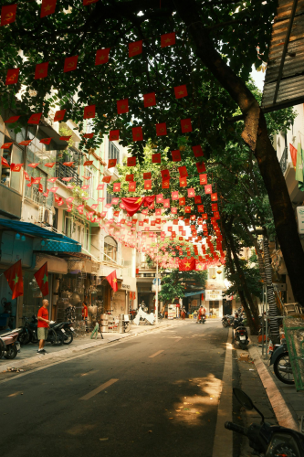 Lá cờ Việt nam, flag, Hà Nội, khung cảnh Việt, góc hẻm Hà Nội, Hanoi streets, alley corner, Việt Nam - Thuan Pham 10