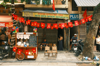 Lá cờ Việt nam, flag, Hà Nội, khung cảnh Việt, góc hẻm Hà Nội, Hanoi streets, alley corner, Việt Nam - Thuan Pham 20