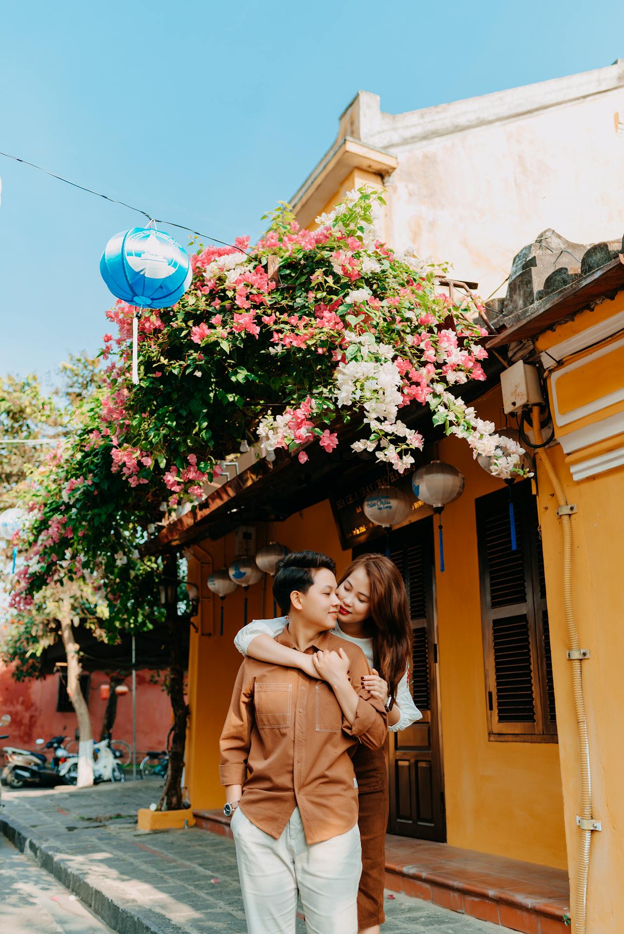 Cặp đôi, couple, nam nữ, tình yêu, chụp ảnh, Hội An, phố cổ, nắng vàng,Việt Nam - Trần Long 32