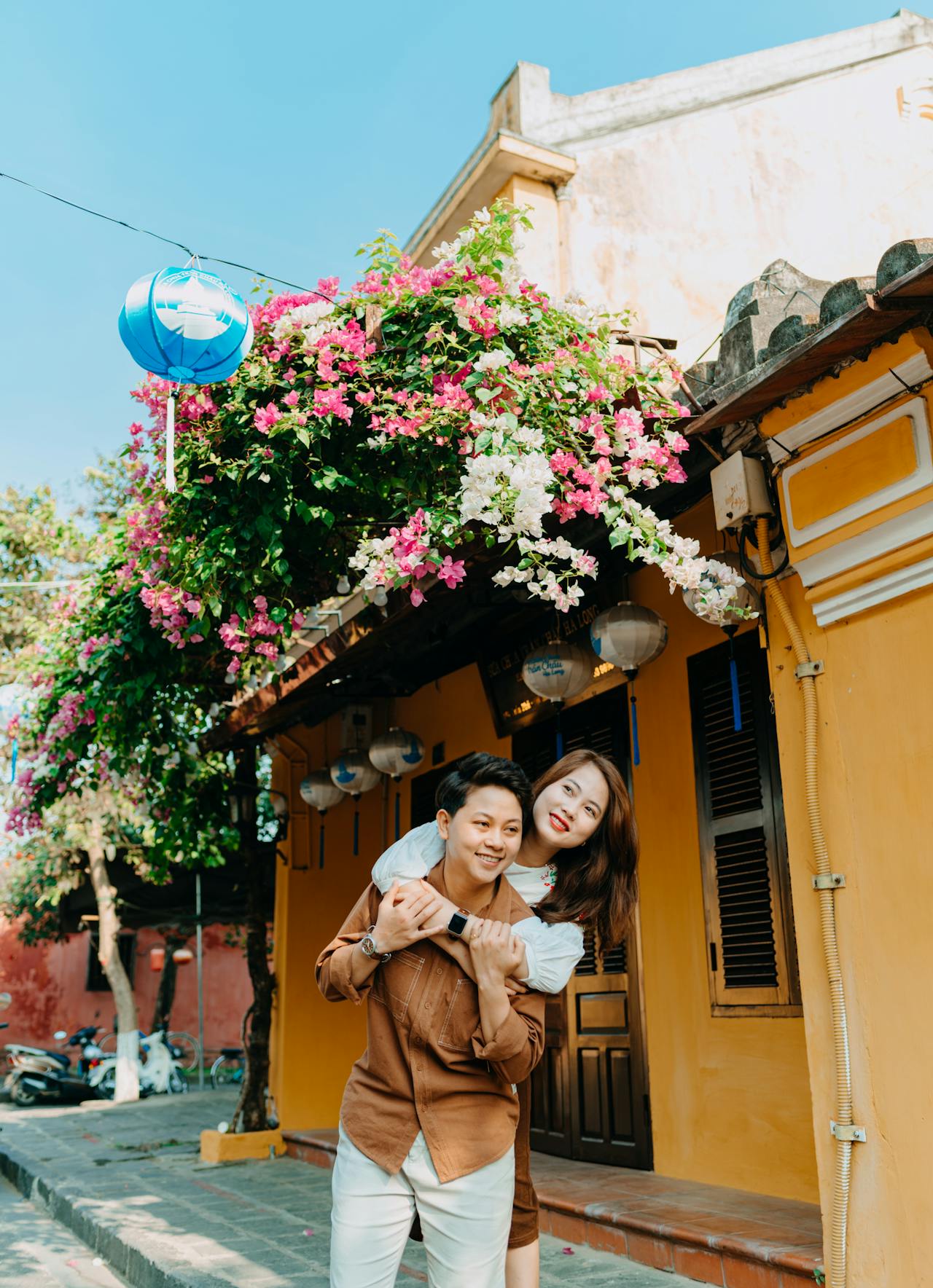 Cặp đôi, couple, nam nữ, tình yêu, chụp ảnh, Hội An, phố cổ, nắng vàng,Việt Nam - Trần Long 1