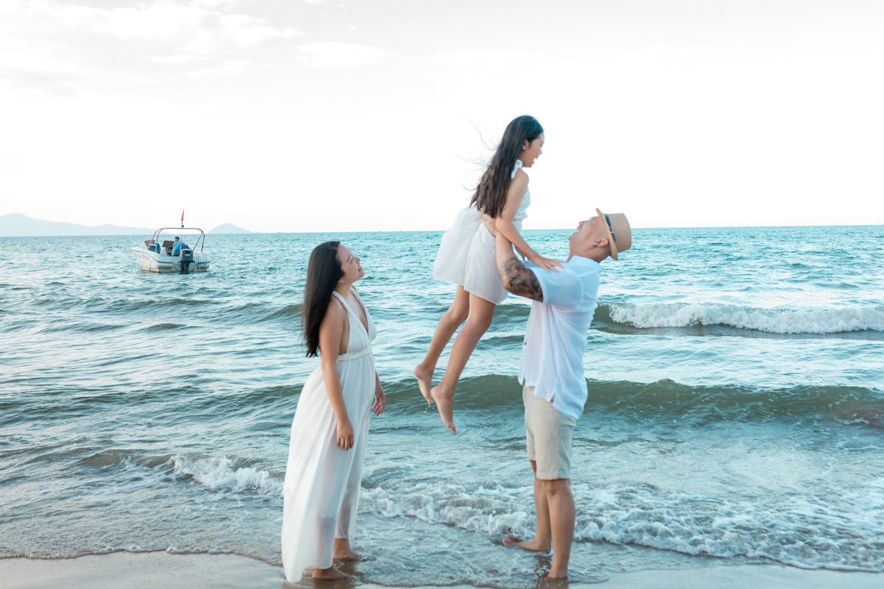 Gia đình, family, cha mẹ và con, yêu thương, hạnh phúc, parents and children, love, happiness - Võ Văn Tiến 17