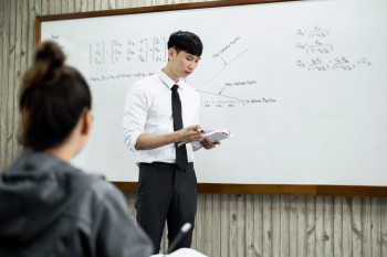 Giáo viên, thầy giáo, nhà giáo Việt Nam, học trò, dạy học, lớp học, teacher, male teacher, Vietnamese educator, student, teaching, class - Aley 4