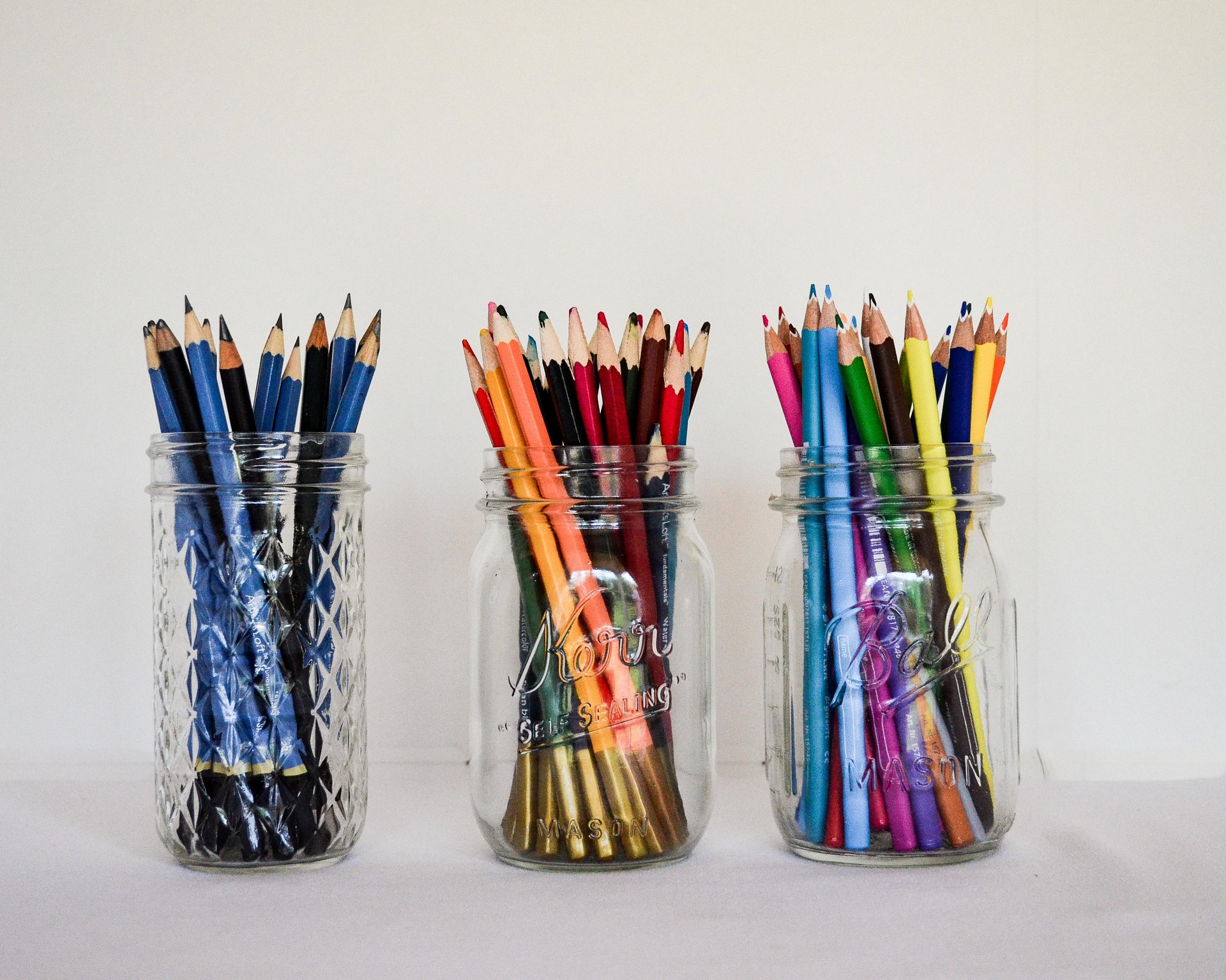Màu, bút màu, bút chì, cọ, color, crayons, pencils, brushes- hudsoncrafted 2
