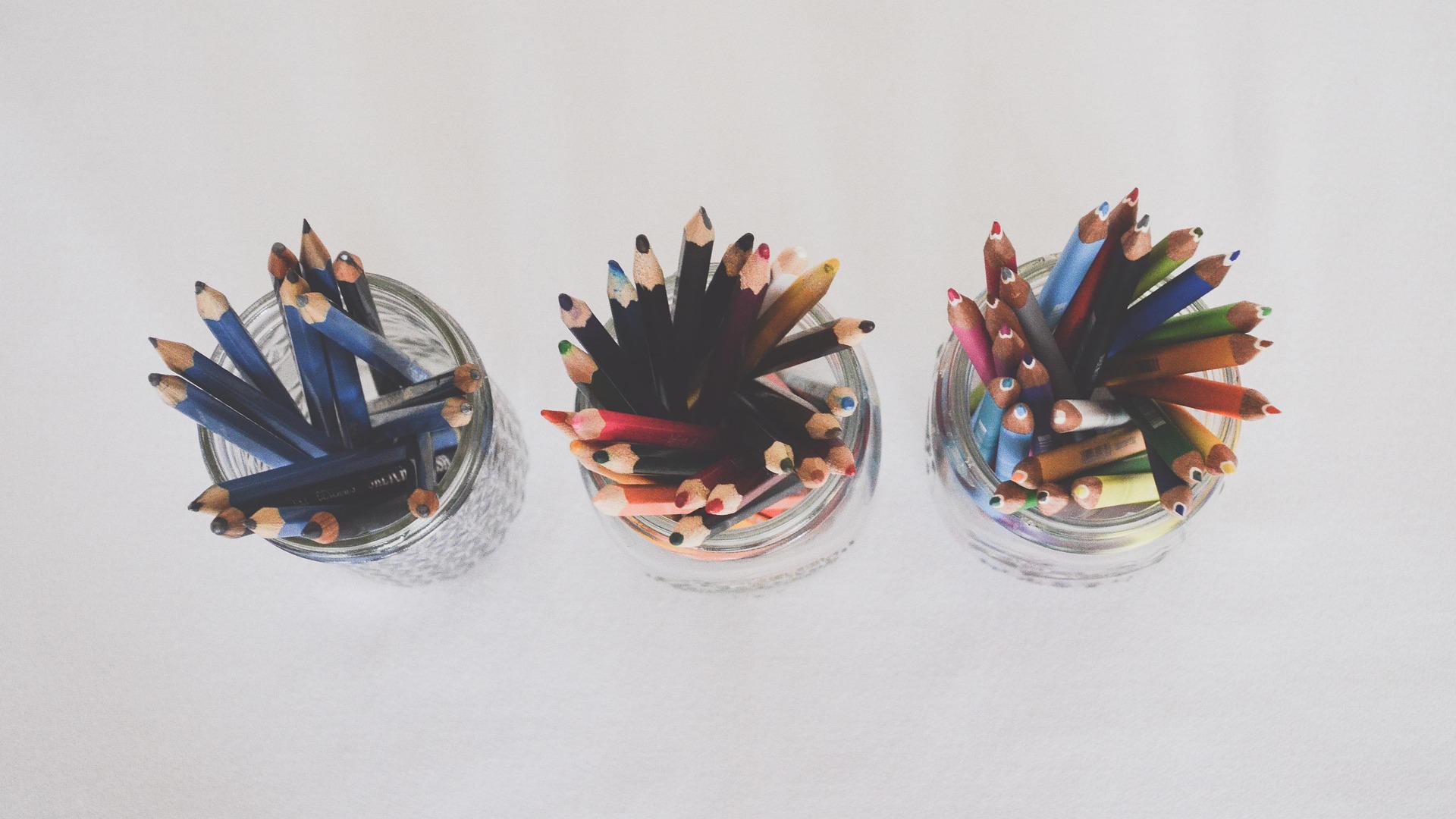 Màu, bút màu, bút chì, cọ, color, crayons, pencils, brushes- hudsoncrafted 1