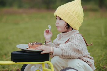 Em bé, trẻ em, bé gái, baby, children, girls, bánh, cake- Jupilu